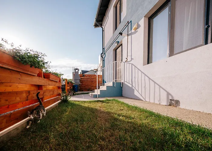 Spacious Studio Near Lake